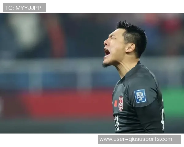 王大雷分享泰山门将与教练合影展望新赛季共同努力的决心与信心